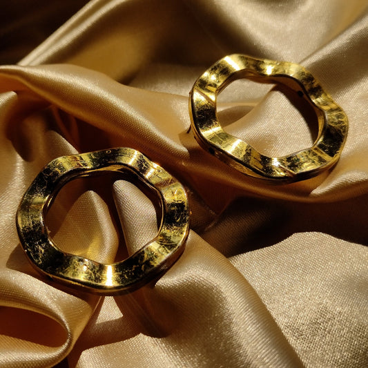 Golden_Wavy_Round_Stud_Earrings1